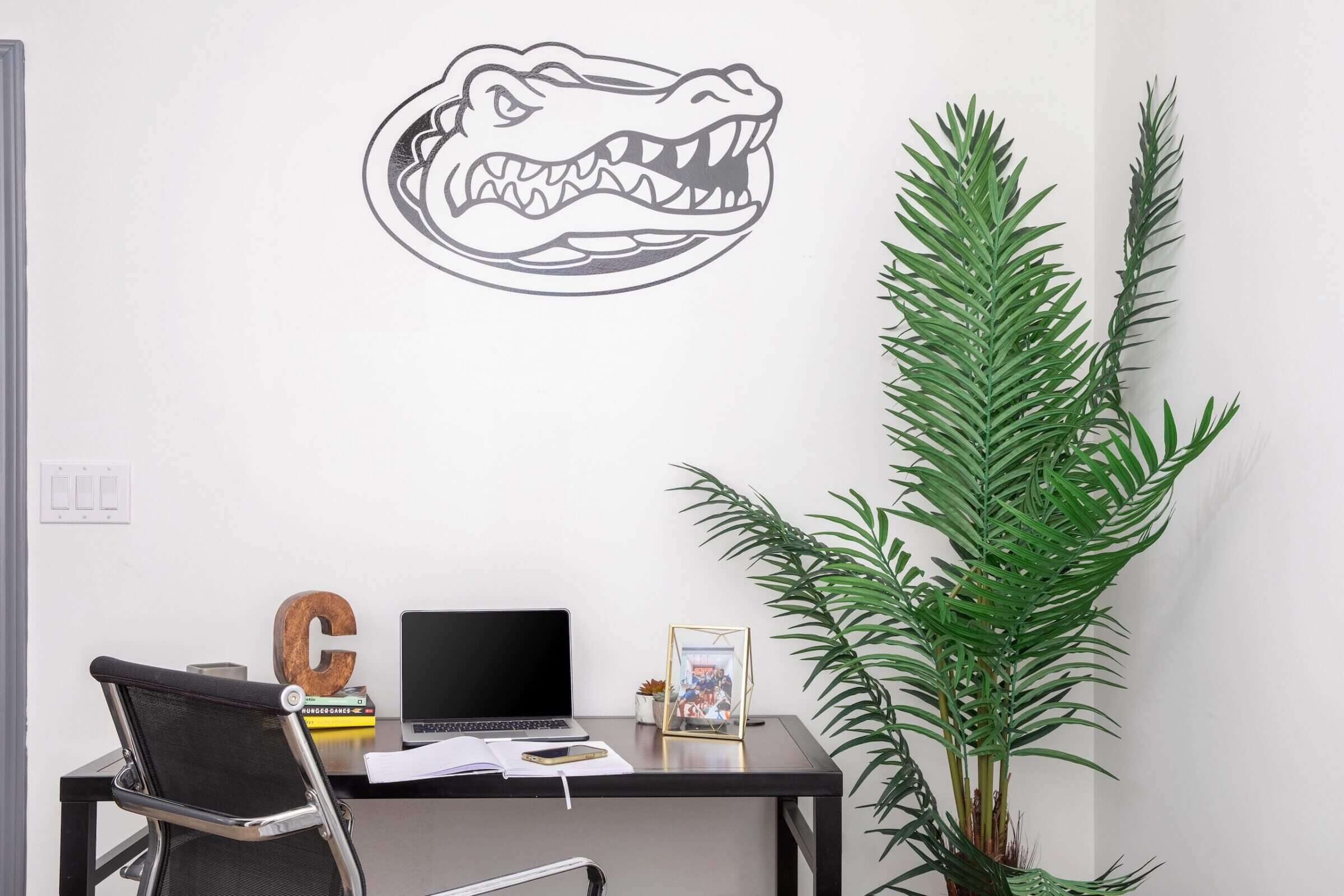 desk space in student housing near UF
