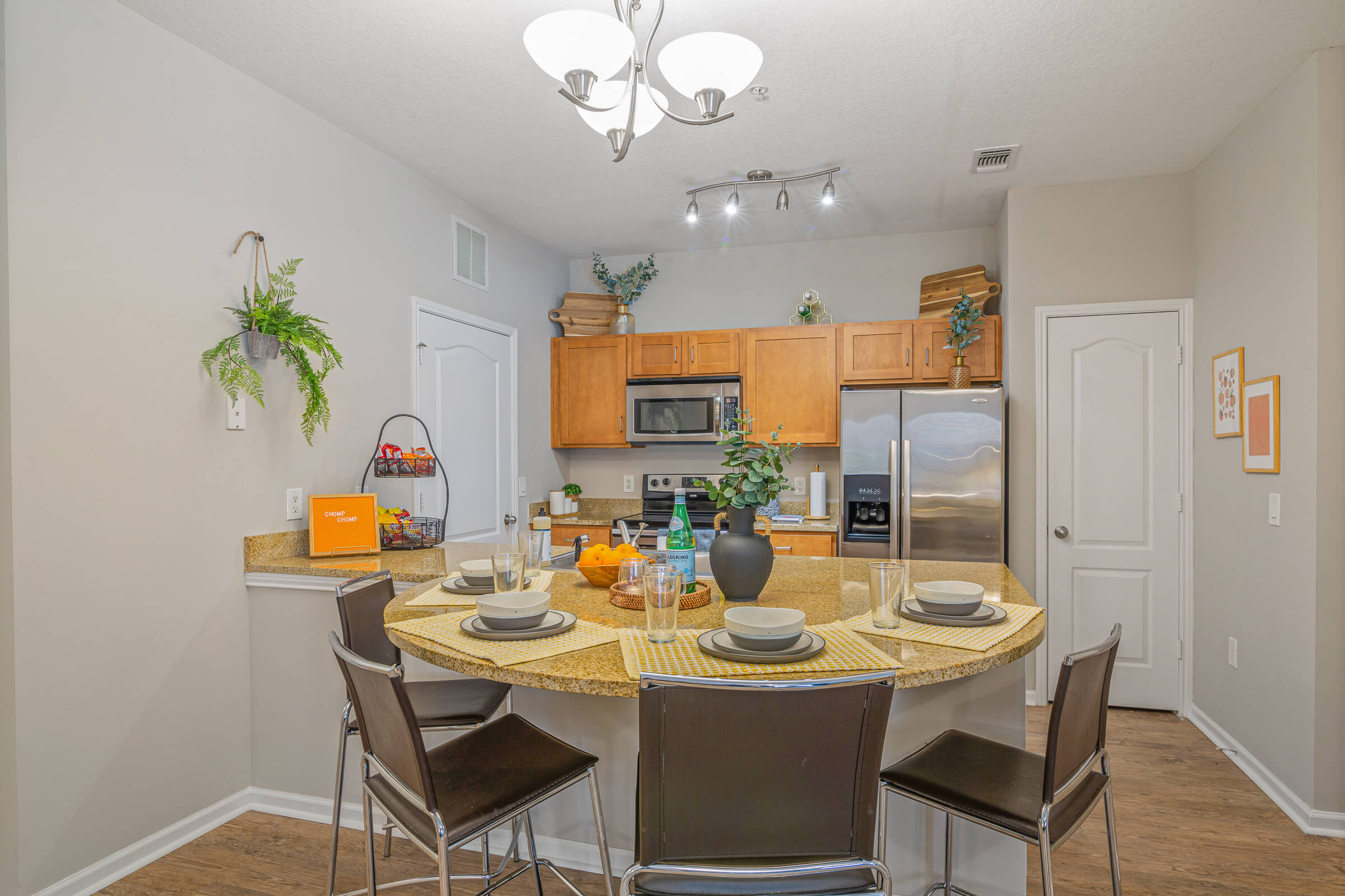 kitchen & dining area in gainesville student apartment